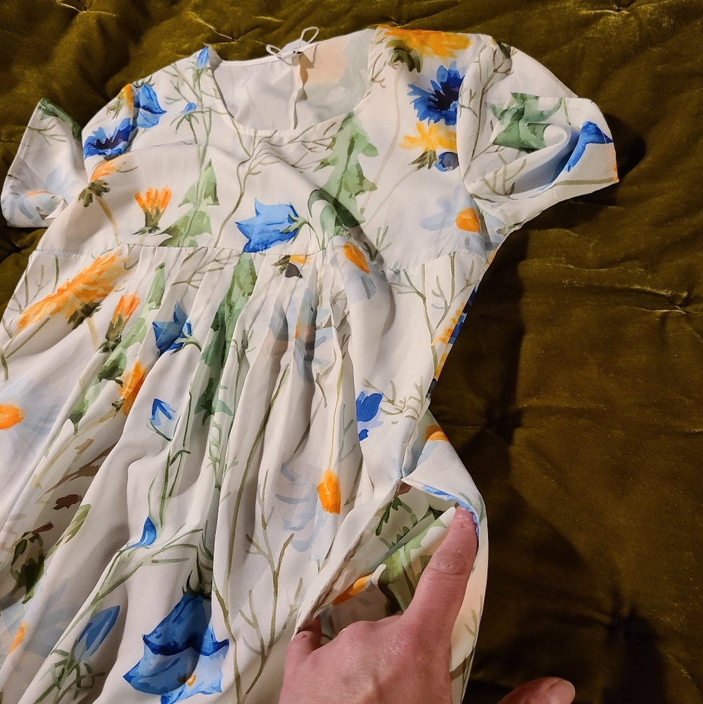 Light floaty flower dress - Picture 7 of 9